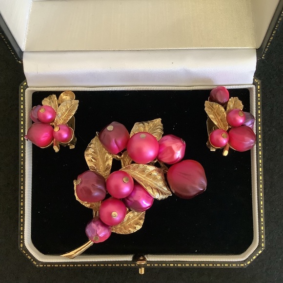 Vintage ART signed brooch & earrings sets. - Picture 2 of 12